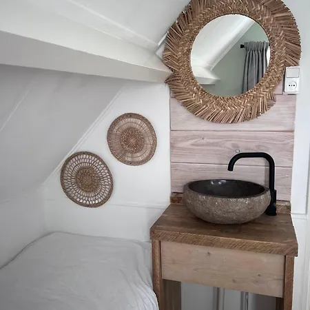 New! Heerlijk Gelegen Vakantiewoning Op Maar 150 Meter Het Strand! 別荘